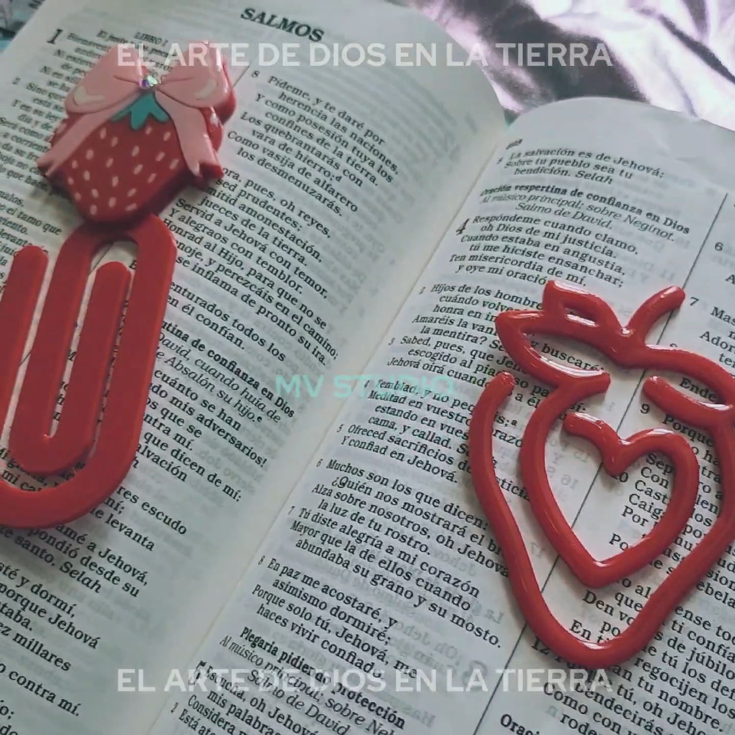 3D Strawberry Paperclip
